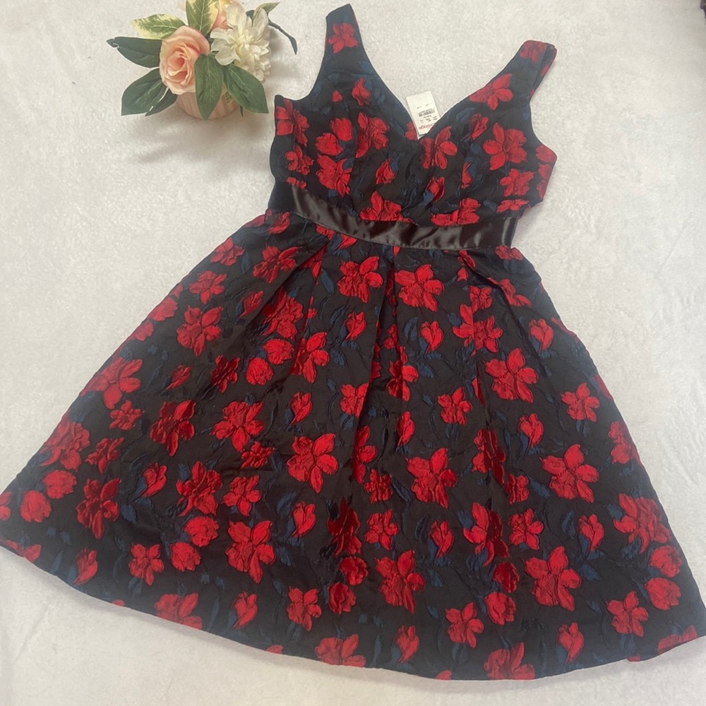 NWT Beautiful Shelby Nites Size 6 Dress